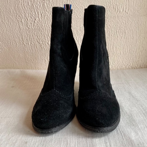 Tommy Hilfiger black suede wedge booties with brogue detailing Size 9.5 - Picture 3 of 12